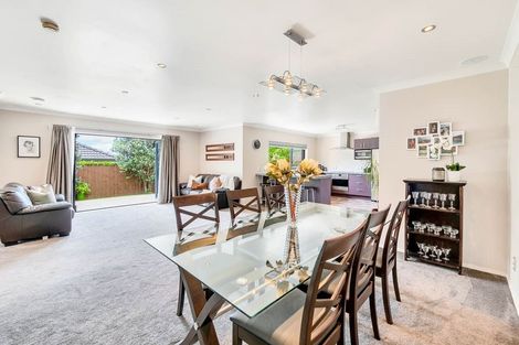 Photo of property in 51 Sapperton Drive, Henderson, Auckland, 0612