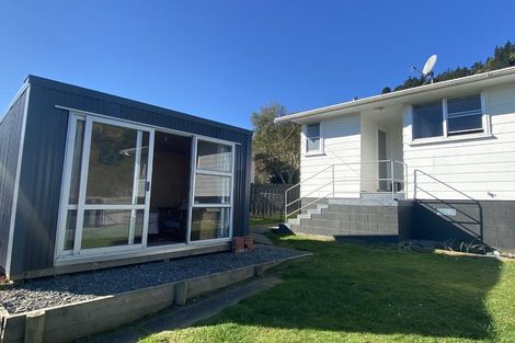 Photo of property in 75 Milton Terrace, Picton, 7220