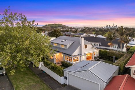 Photo of property in 9a North Avenue, Narrow Neck, Auckland, 0624