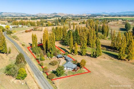 Photo of property in 472 Maharakeke Road, Waipukurau, 4281