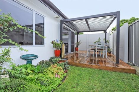 Photo of property in 22 Cassin Place, Taradale, 4112