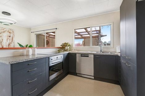 Photo of property in 10 Santiago Crescent, Unsworth Heights, Auckland, 0632
