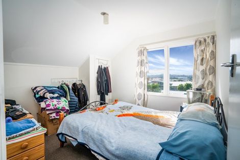 Photo of property in 87 Queens Drive, Lyall Bay, Wellington, 6022