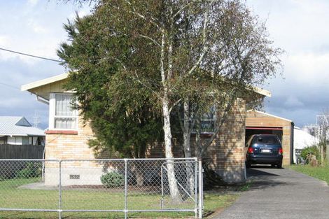 Photo of property in 2/38 Barrys Road, Glendene, Auckland, 0602
