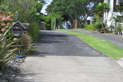 Photo of property in 2/17 Huntly Road, Campbells Bay, Auckland, 0630