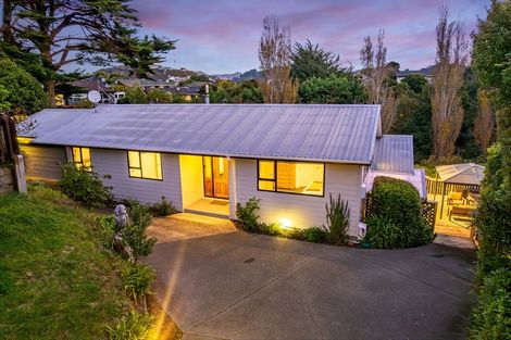 Photo of property in 48 Sailmaker Close, Whitby, Porirua, 5024
