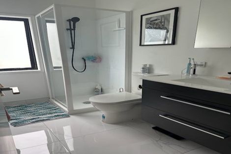 Photo of property in 1a Shamrock Lane, Te Atatu Peninsula, Auckland, 0610