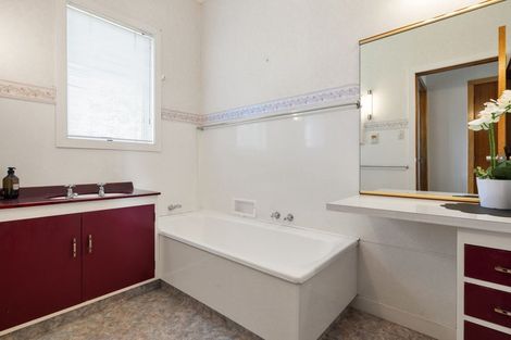 Photo of property in 13 Russleigh Drive, Dinsdale, Hamilton, 3204