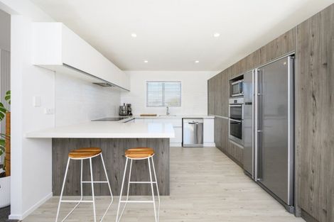 Photo of property in 10 Gladys Place, Kelvin Grove, Palmerston North, 4414