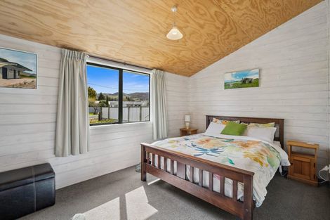 Photo of property in 2 Avon Street, Lumsden, 9730