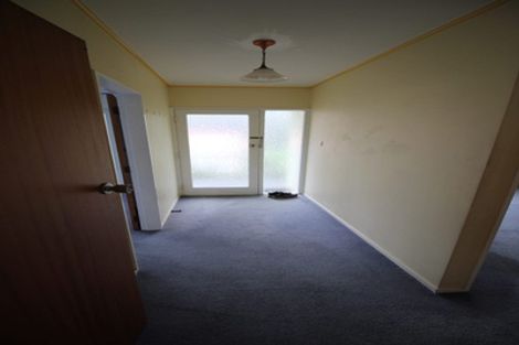 Photo of property in 13a Lyndfield Lane, Newlands, Wellington, 6037