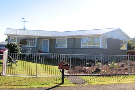 Photo of property in 14 Halberg Street, Papakura, 2110