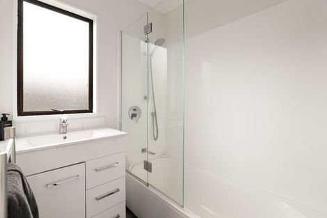 Photo of property in 80b Aviemore Drive, Highland Park, Auckland, 2010