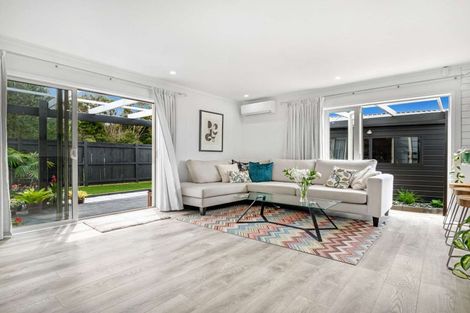 Photo of property in 2/1 Woodside Road, Massey, Auckland, 0614