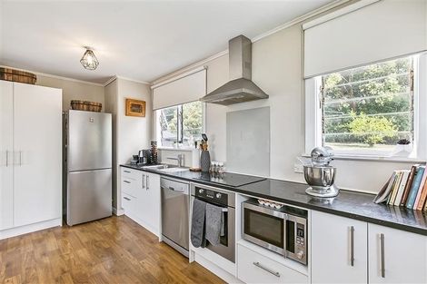 Photo of property in 15 Awaroa Road, Helensville, 0800