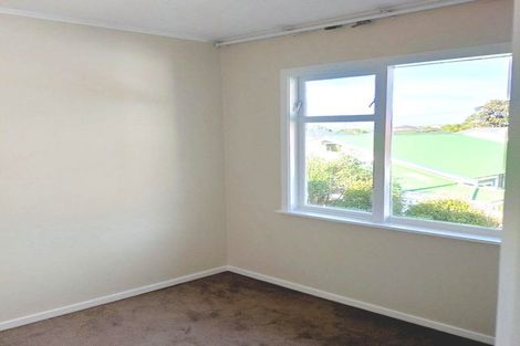 Photo of property in 139u2 Queens Drive, Lyall Bay, Wellington, 6022