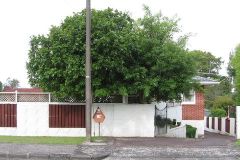 Photo of property in 15 Merchant Avenue, Te Atatu South, Auckland, 0610