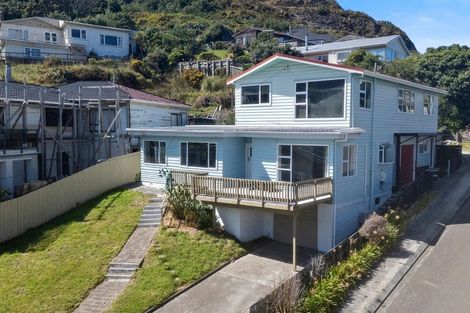 Photo of property in 1/165 Severn Street, Island Bay, Wellington, 6023