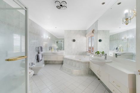 Photo of property in 35 Mccahill Views, Botany Downs, Auckland, 2010