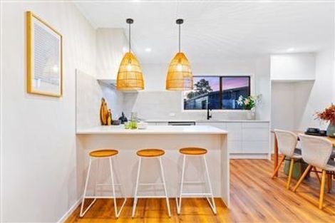 Photo of property in 11 Ranui Station Road, Ranui, Auckland, 0612