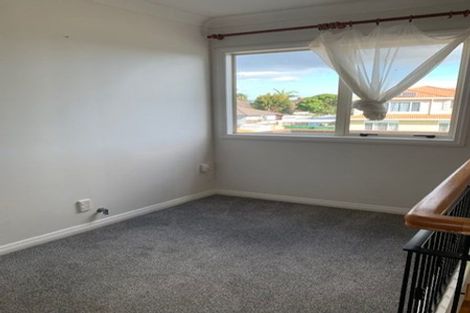 Photo of property in 2 Glastry Close, East Tamaki Heights, Auckland, 2016