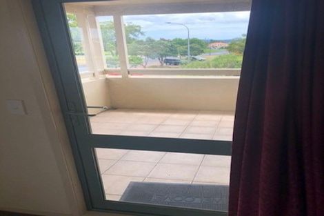 Photo of property in 1/80 Gunner Drive, Te Atatu Peninsula, Auckland, 0610