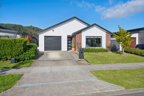 Photo of property in 17 Te Kaeaea Crescent, Wallaceville, Upper Hutt, 5018