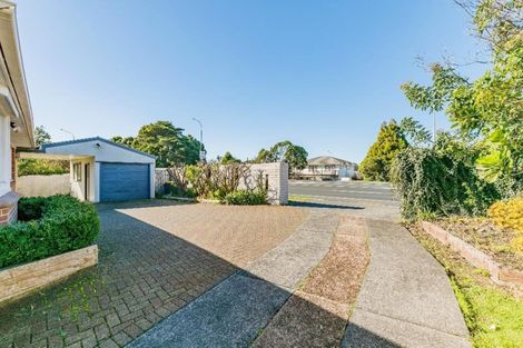 Photo of property in 1/510 East Coast Road, Windsor Park, Auckland, 0630