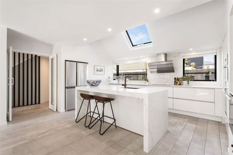 Photo of property in 2/2 Wairarapa Terrace, Merivale, Christchurch, 8014