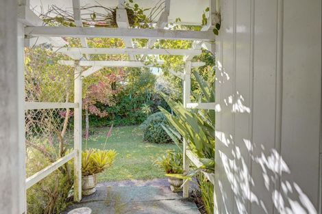 Photo of property in 32 Yorke Road, Haruru, 0204