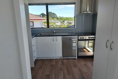 Photo of property in 41a Sunhaven Drive, Newlands, Wellington, 6037