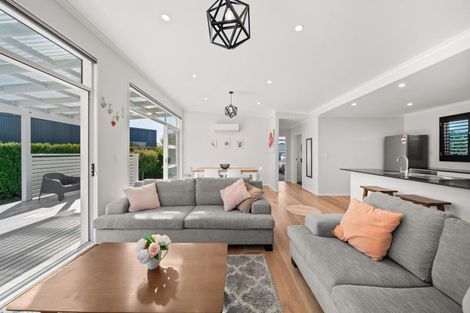 Photo of property in 32 Burgundy Drive, Martinborough, 5711