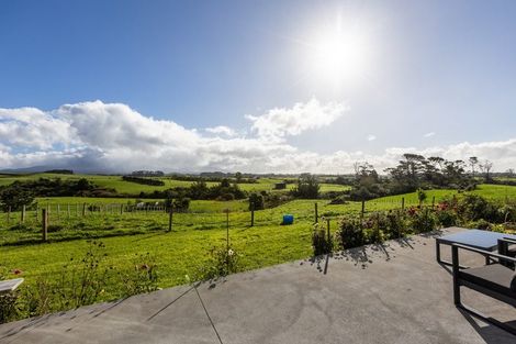 Photo of property in 237 Croydon Road, Midhirst, Stratford, 4394