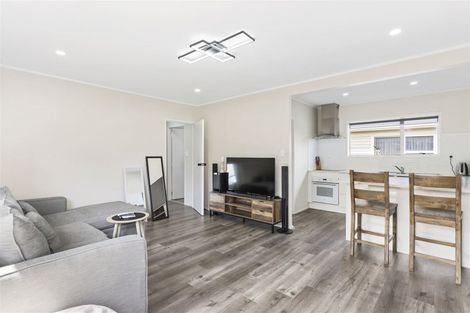 Photo of property in 3/94 Chivalry Road, Glenfield, Auckland, 0629