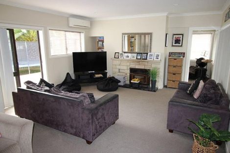 Photo of property in 30 Grove Road, Papakura, 2110