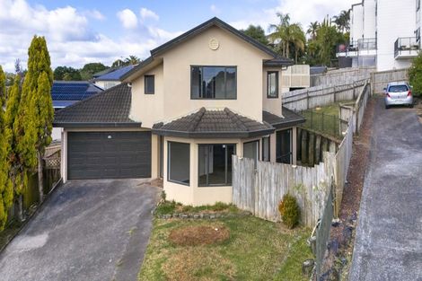 Photo of property in 2/14 Mossop Rise, Glenfield, Auckland, 0629