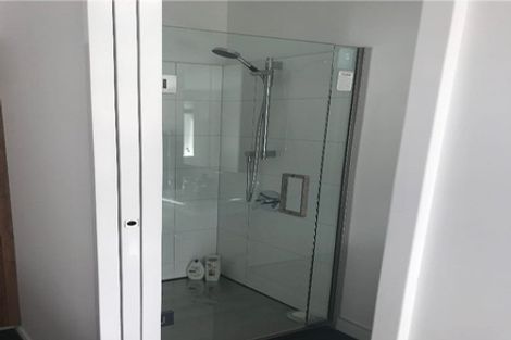 Photo of property in 2/83 Hinemoa Street, Birkenhead, Auckland, 0626