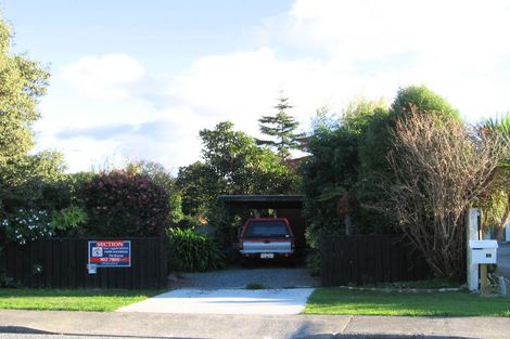 Photo of property in 12 Fleetwood Grove, Waikanae, 5036