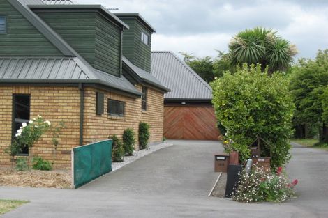 Photo of property in 2/18 Juniper Place, Burnside, Christchurch, 8053
