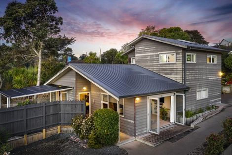 Photo of property in 11 Deane Avenue, Titirangi, Auckland, 0604