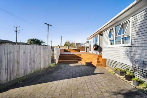 Photo of property in 12 Karaka Street, Merrilands, New Plymouth, 4312