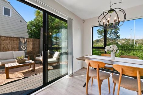 Photo of property in 4 William Bayes Place, Red Beach, 0932