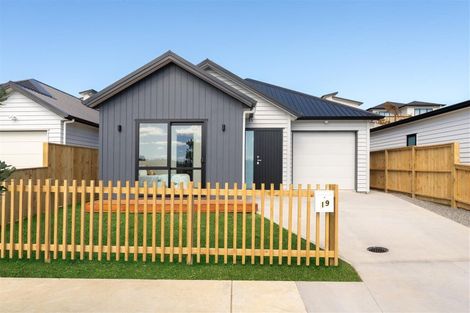 Photo of property in 19 Whakairo Crescent, Gulf Harbour, 0930