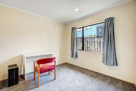Photo of property in 2/28 Pahi Place, West Harbour, Auckland, 0618