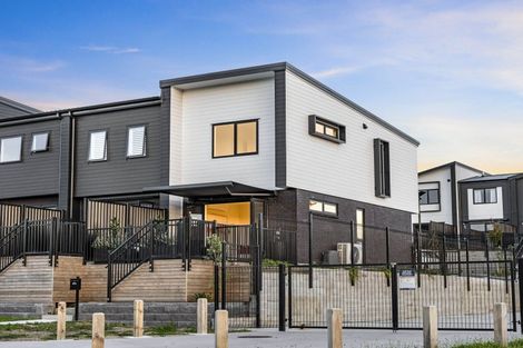 Photo of property in 13/10 Ngaroma House Drive, Hobsonville, Auckland, 0616