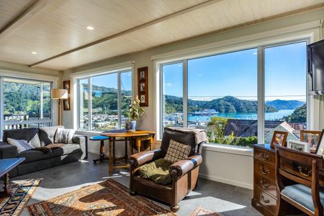 Photo of property in 3 Russell Street, Picton, 7220