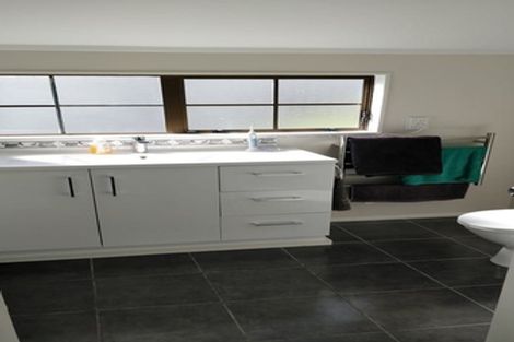 Photo of property in 17 Mallard Grove, Churton Park, Wellington, 6037