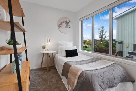 Photo of property in 18 Ridge Road, Waiake, Auckland, 0630
