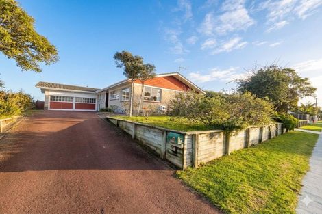 Photo of property in 54 Wairau Road, Oakura, 4314