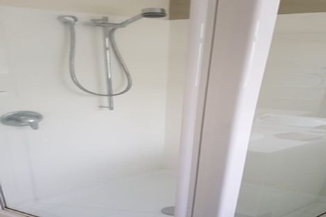 Photo of property in 152a Newlands Road, Newlands, Wellington, 6037